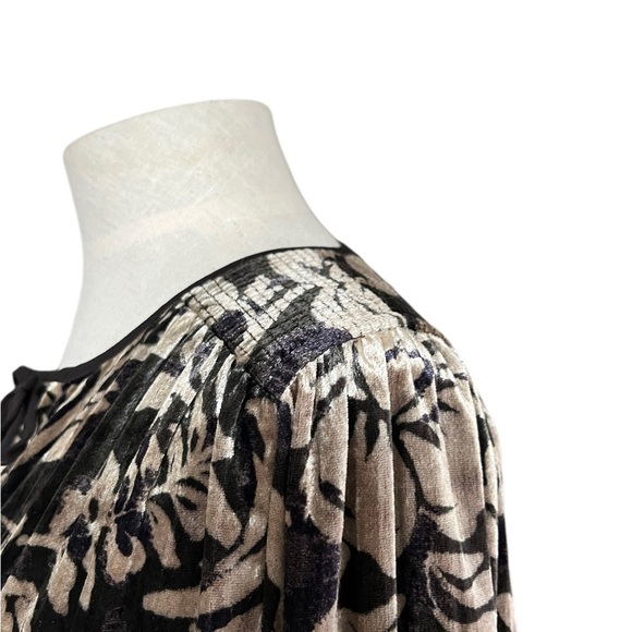 Anthropologie Faustine Velvet Peasant Blouse size x-small. - Picture 7 of 11